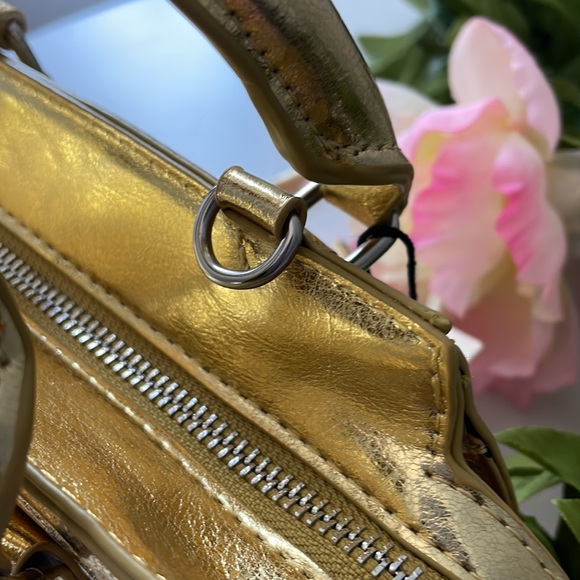 Pretty Metallic Gold City Bag - Picture 10 of 16
